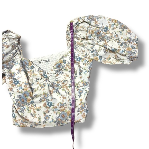 Abercrombie & Fitch Lined Puff Ballon Sleeve Crop Top Floral Keyhole size Medium - Picture 5 of 8
